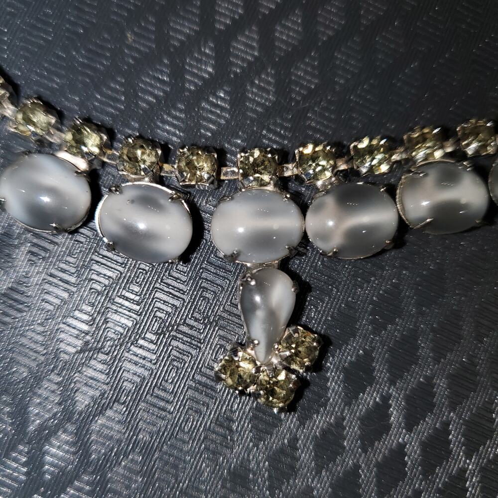 Vintage 1950s Silvertone&Gray Cats-Eye Moonglow Cabochon Costume Choker Necklace